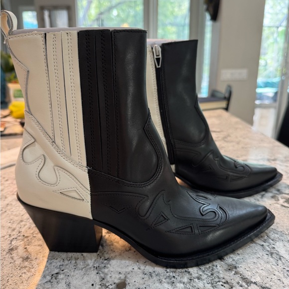 Dolce Vita Black and Cream Ankle Booties - Picture 5 of 16